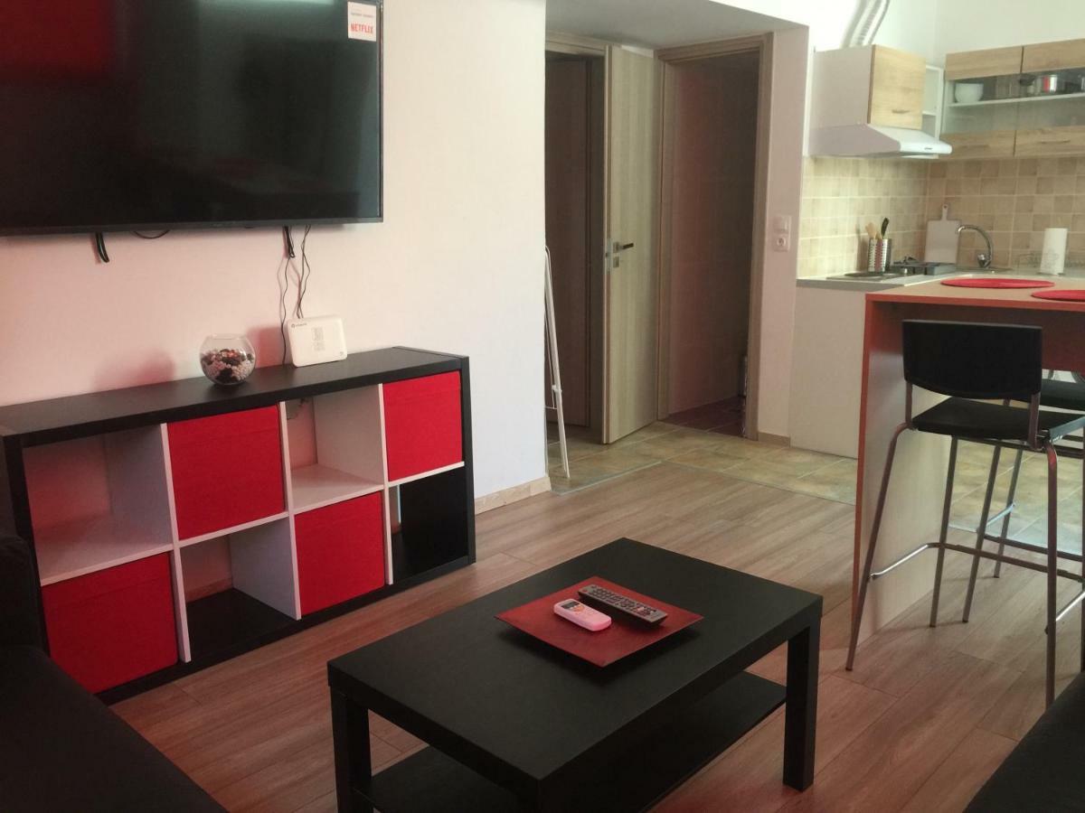 Loutraki Hostel Екстер'єр фото