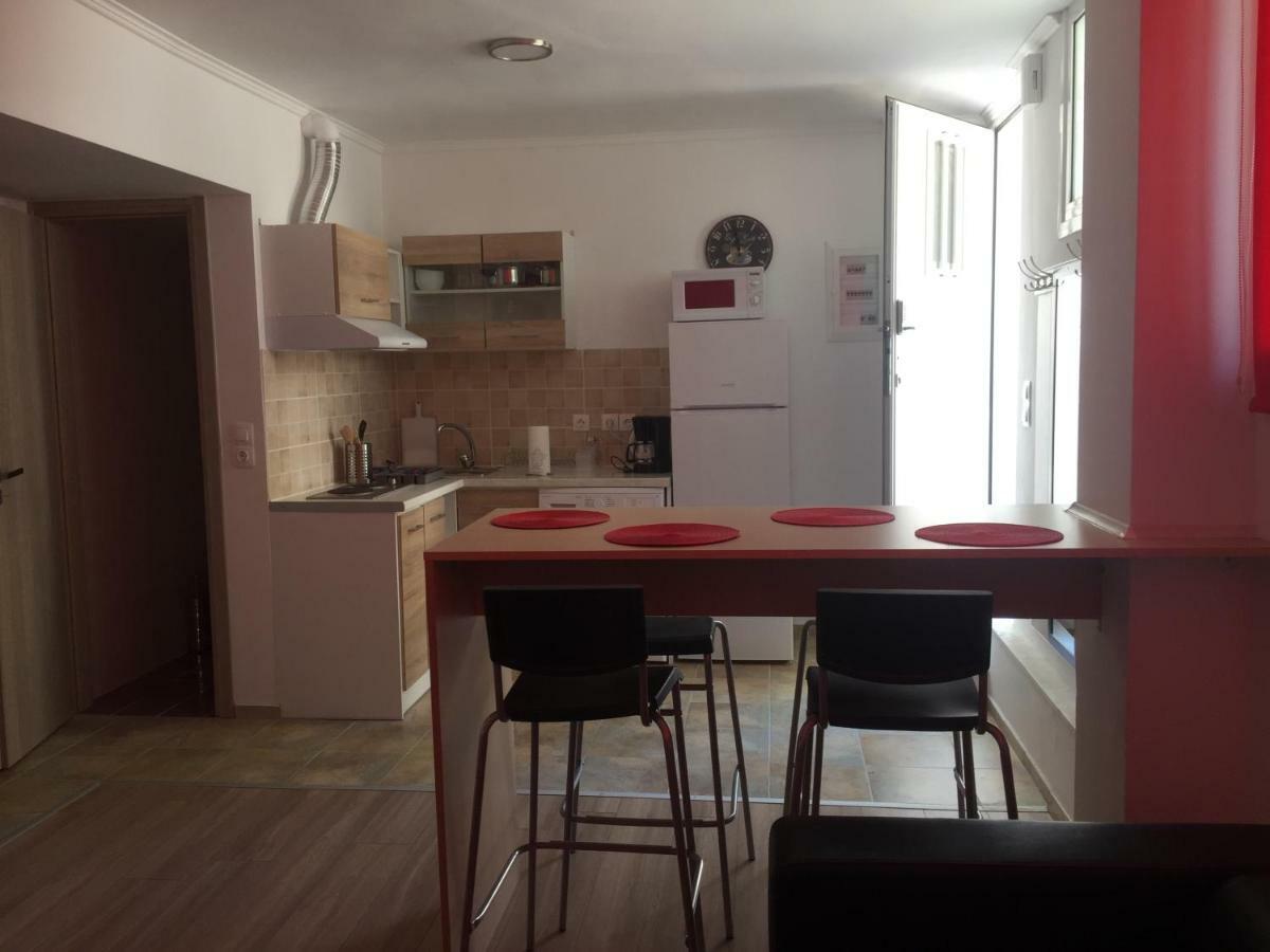 Loutraki Hostel Екстер'єр фото